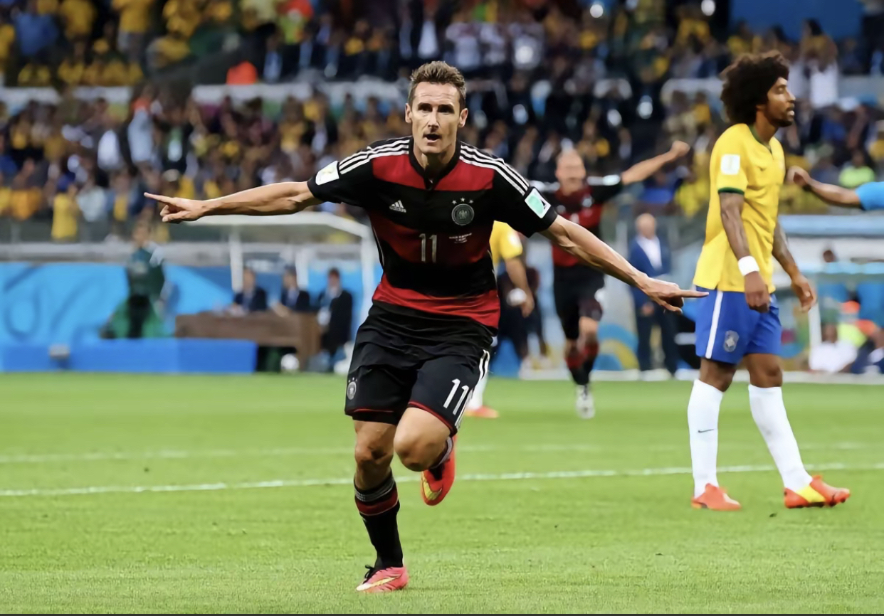 包含土耳其鏖战日本，阿尔巴关键制胜的词条