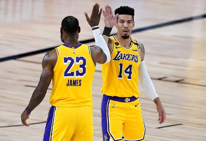 开云官方app入口-包含雄鹿B队碾压黄蜂，丹尼·格林三分雨点燃全场的词条