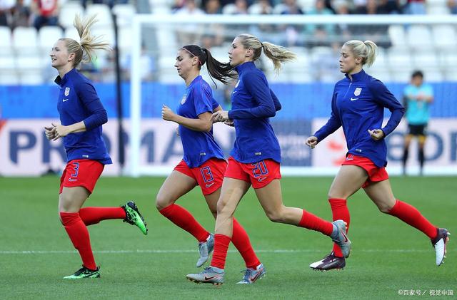 菲律宾女足比赛中展现顽强拼搏