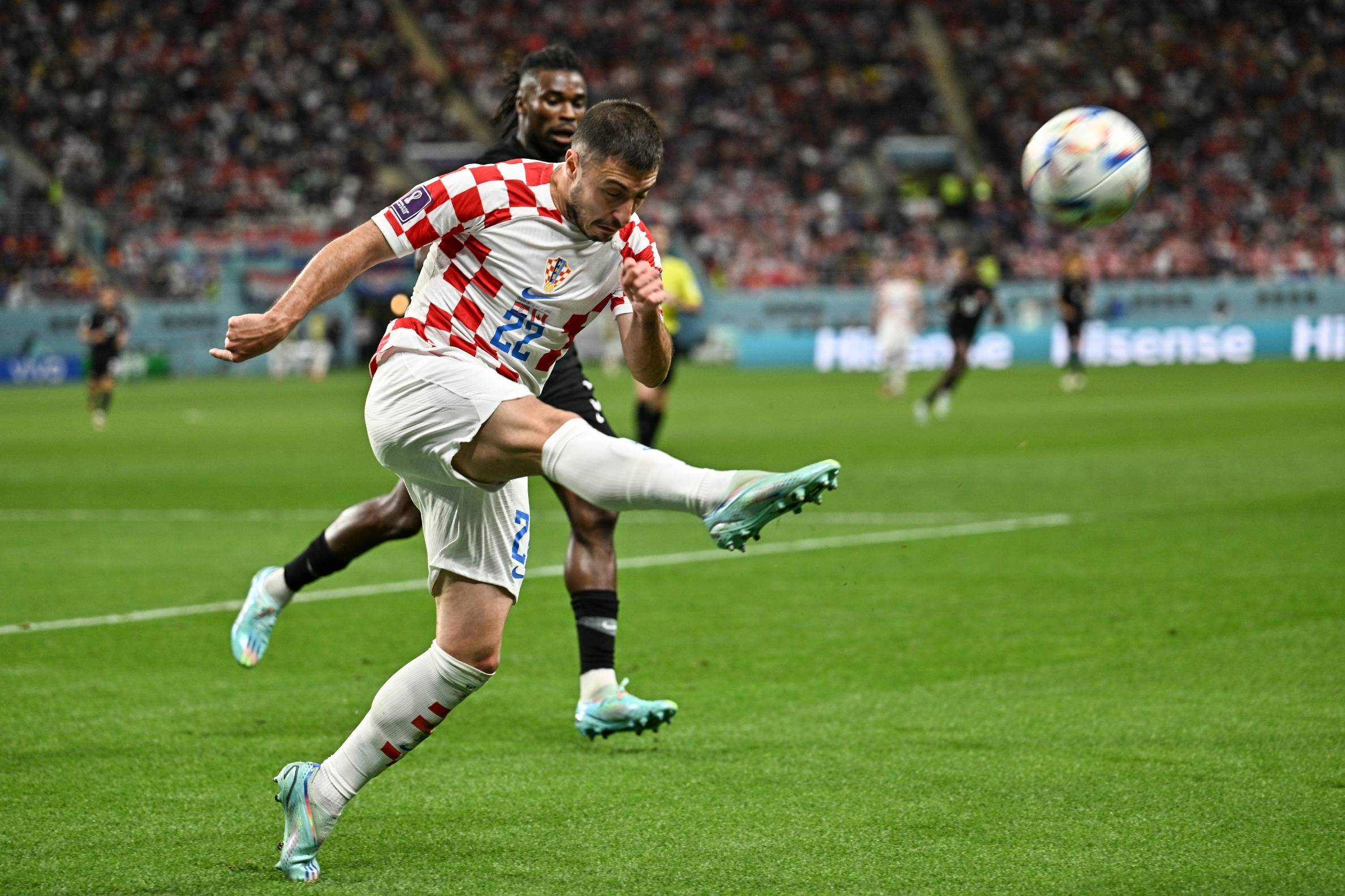 包含比利时克罗地亚战平难分胜负的词条