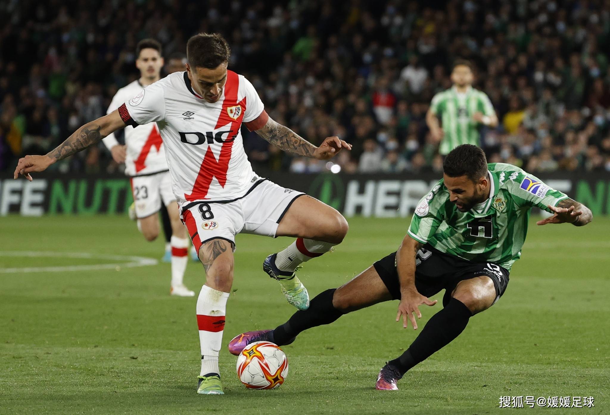 包含皇家贝蒂斯客场挑战维拉利尔，硬仗来临的词条