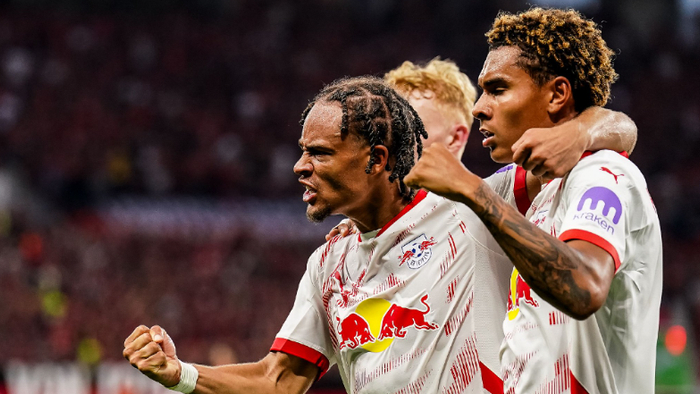 包含门兴格拉德巴赫将客场对阵尤文图斯，胜者晋级的词条