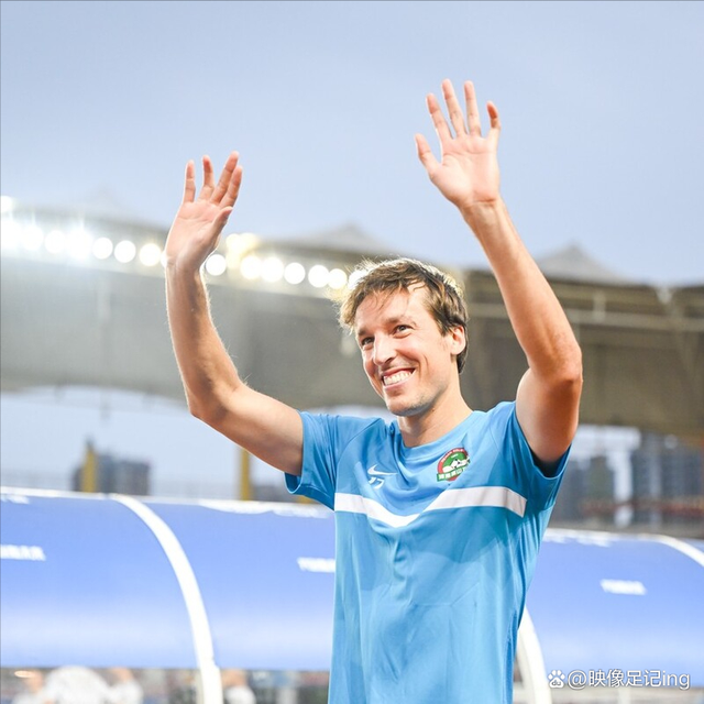 兰斯俱乐部发布新球衣宣传片，引爆球迷热情