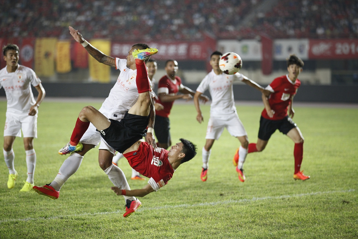 重燃足球激情，球迷热议国际赛事的简单介绍