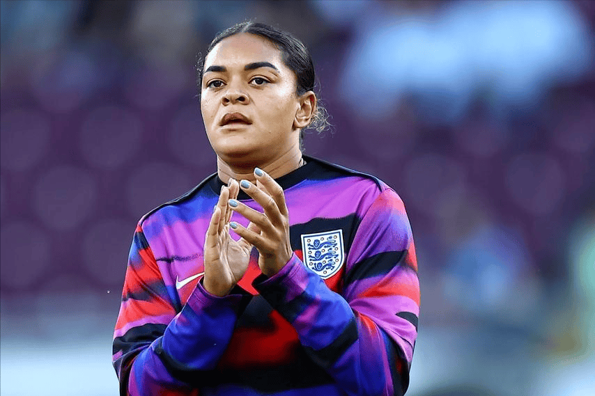 包含意大利女足队员荣膺最佳射手称号的词条