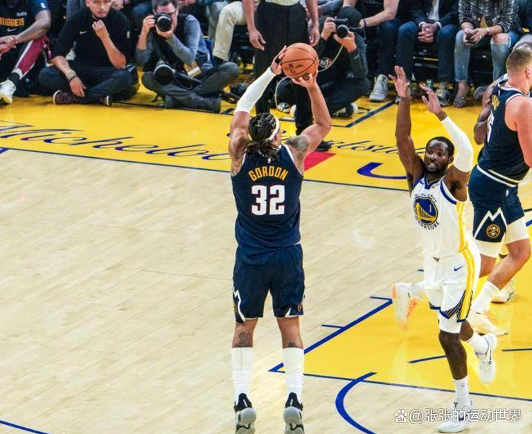 鹈鹕翻盘掘金，库里状态火热