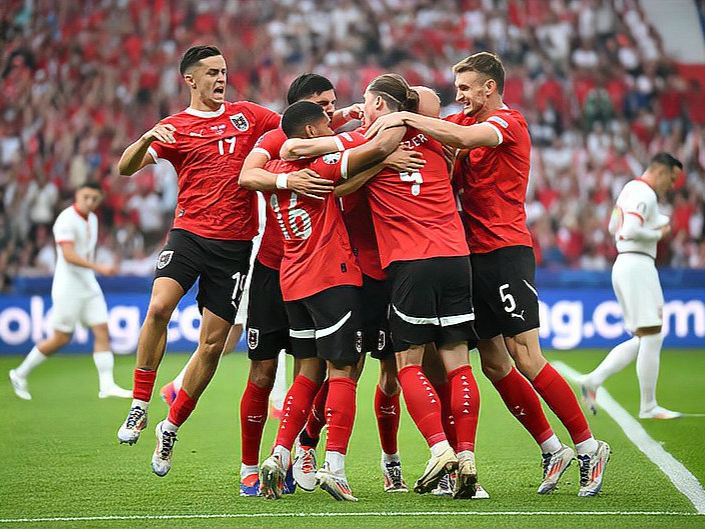 强弱对决，欧洲足球比赛备受关注