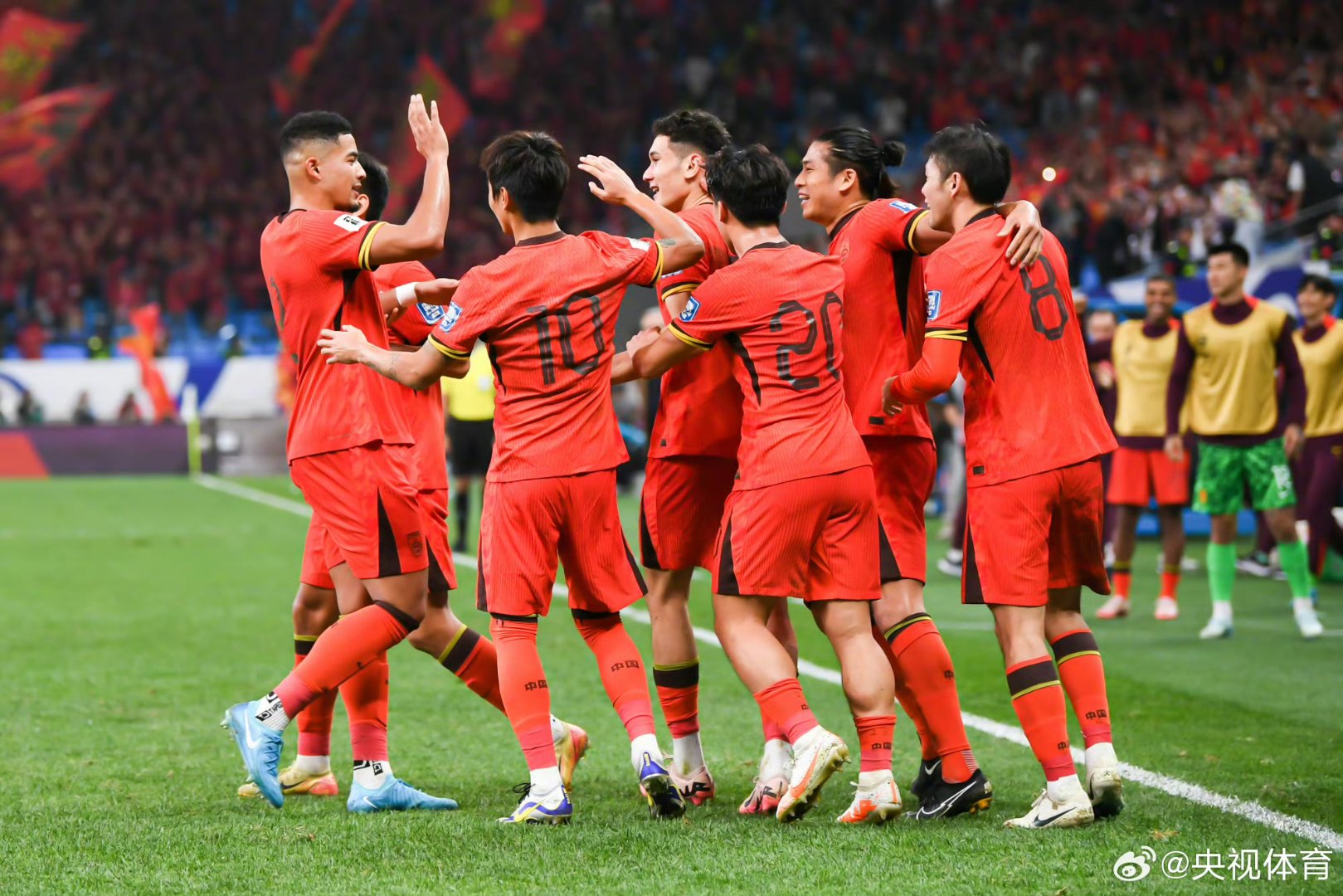 国内足球联赛困境重重,强弱悬殊尽显无遗 国内足球联赛困境重重,强弱悬殊尽显无遗