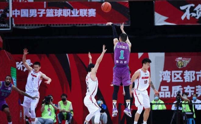 广州队力克青岛队,陶汉林关键制胜的简单介绍 广州队力克青岛队,陶汉林关键制胜的简单介绍