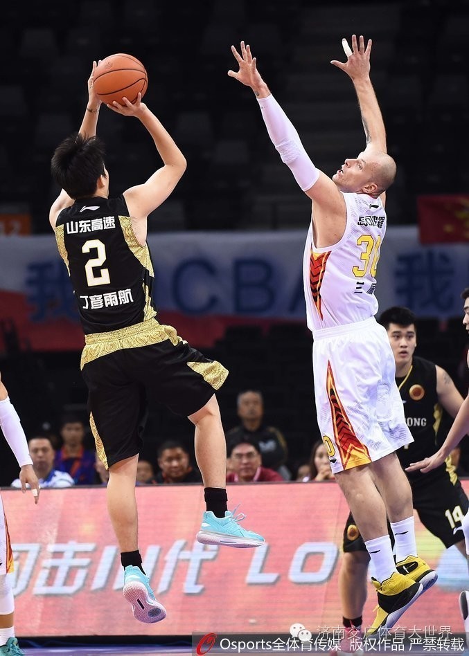 深圳队碾压步行者，陶汉林带队取胜的简单介绍