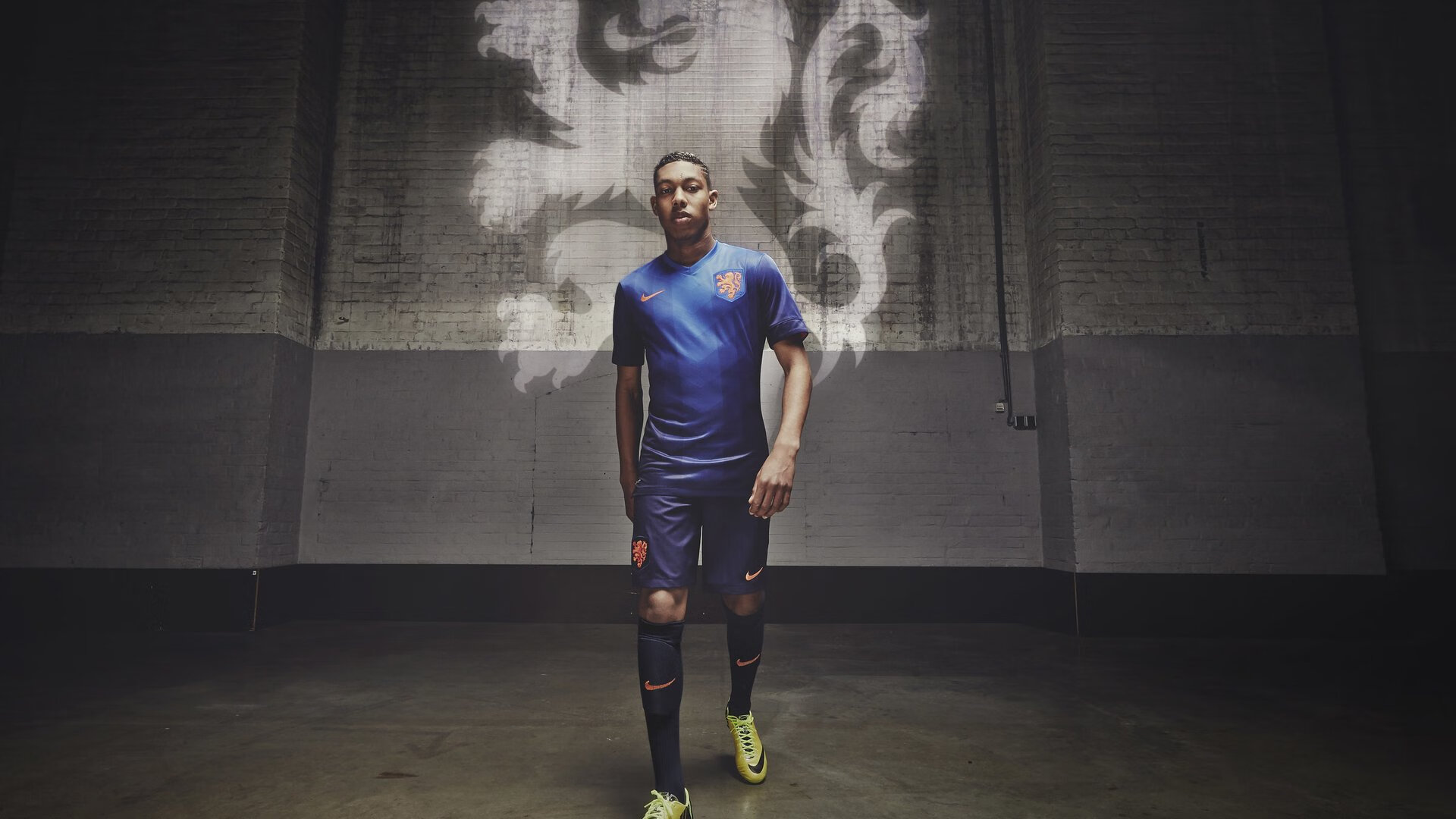 当安菲尔德遇见基多，李刚仁的非典型高光，一场跨越经纬的足球对话