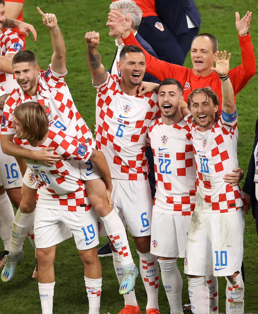 摩洛哥鏖战波兰，C罗刷新纪录