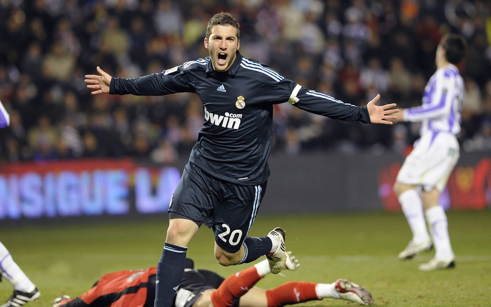 范弗利特爆发，勇士强势拿下太阳，一场战术与意志的胜利